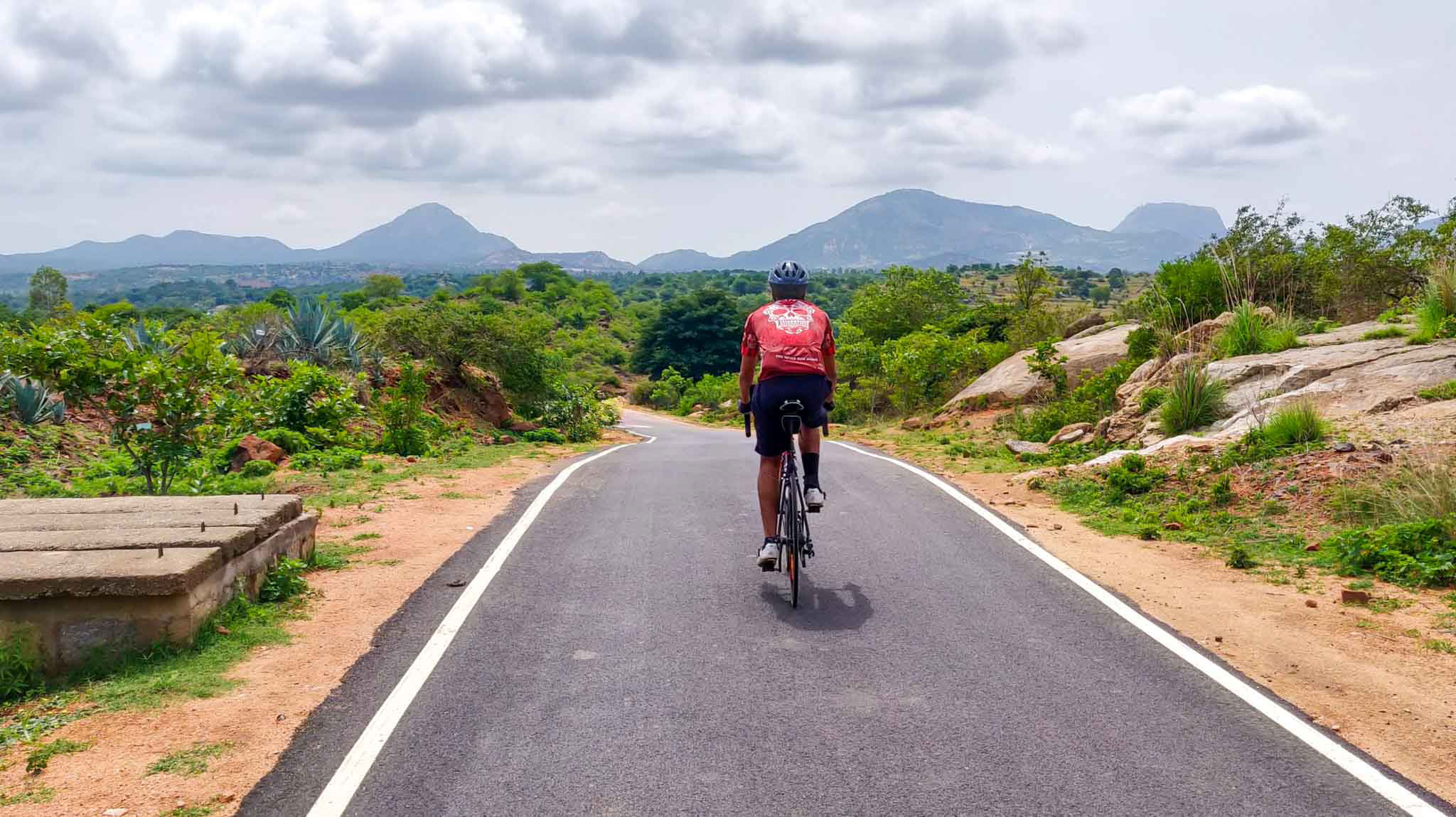 Reconnect with cycling with this refreshing 25 km ride along a gentle, mostly flat trail perfect for beginners. Explore the in and around Nandi as you pass through scenic routes dotted with pristine lakes and dams. Soak in nature, meet fellow cyclists, and enjoy a memorable picnic on this half-day tour.